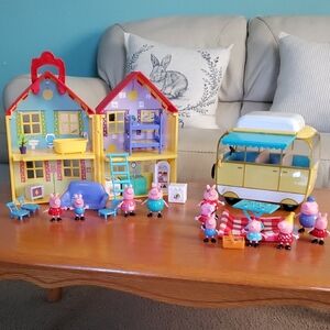 Peppa Pig Colorful Playhouse and Yellow Camper Van Picnic Set